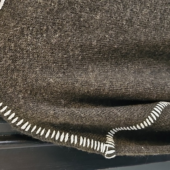 Women's Cozy Dark Green Sweater From Anthropologie - Picture 8 of 13